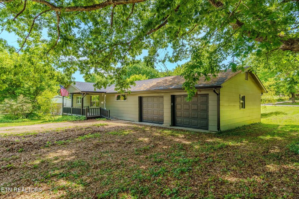 Photo of 415 North Ave, Athens, TN 37303 (MLS # 1339126)