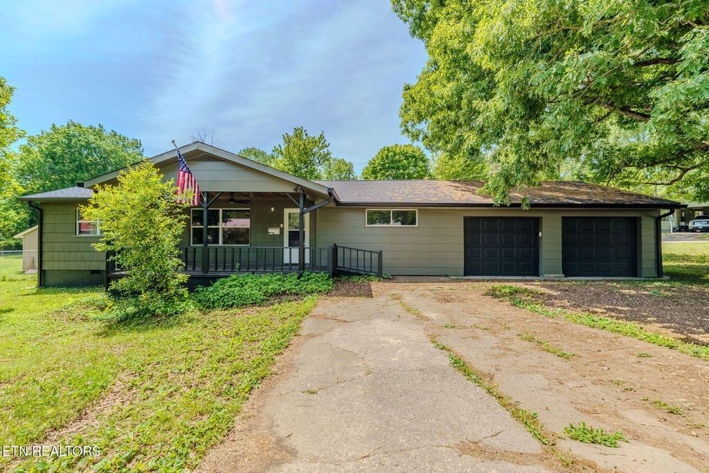 Photo of 415 North Ave, Athens, TN 37303 (MLS # 1339126)