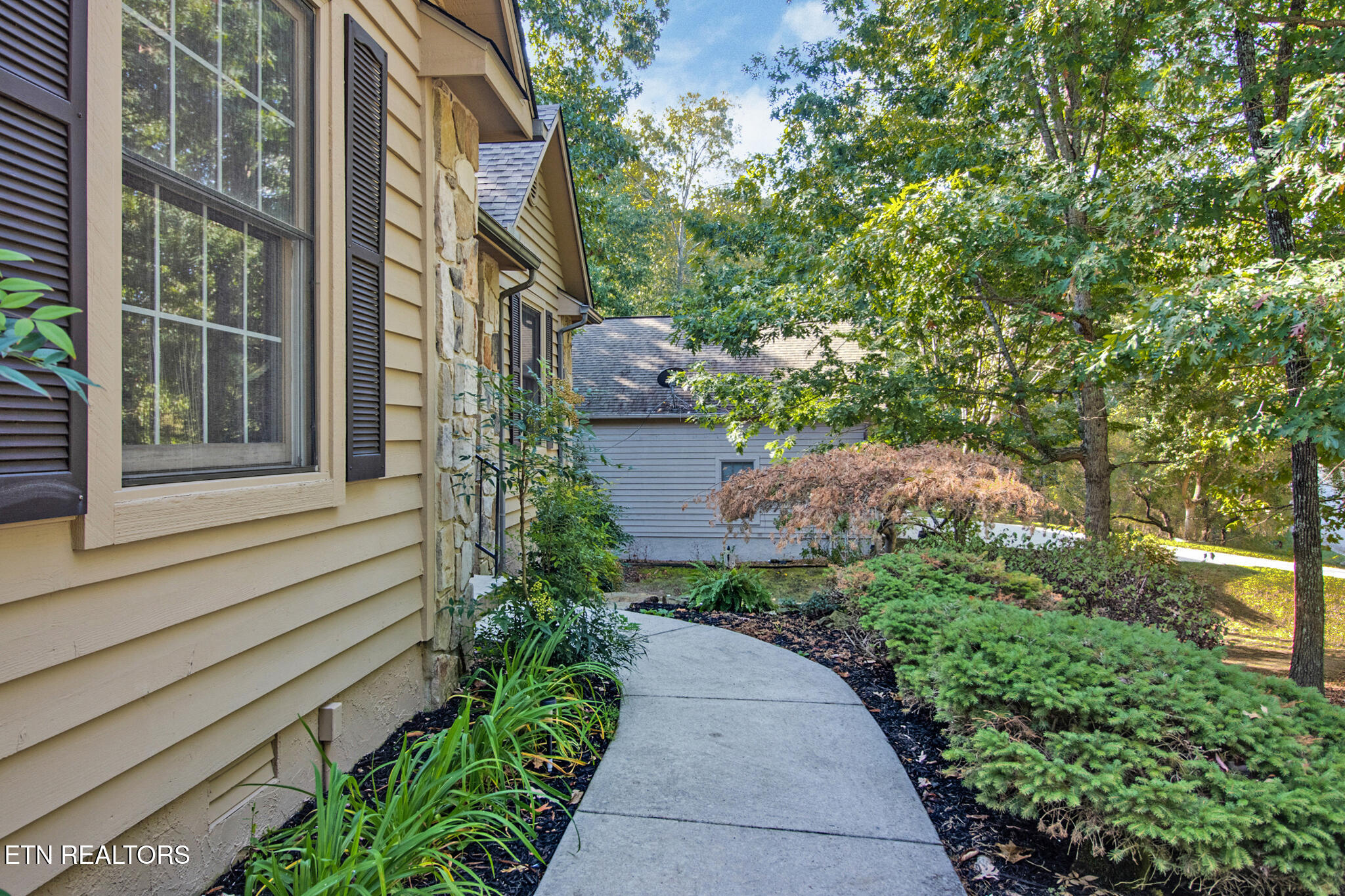 21 Amesbury Court