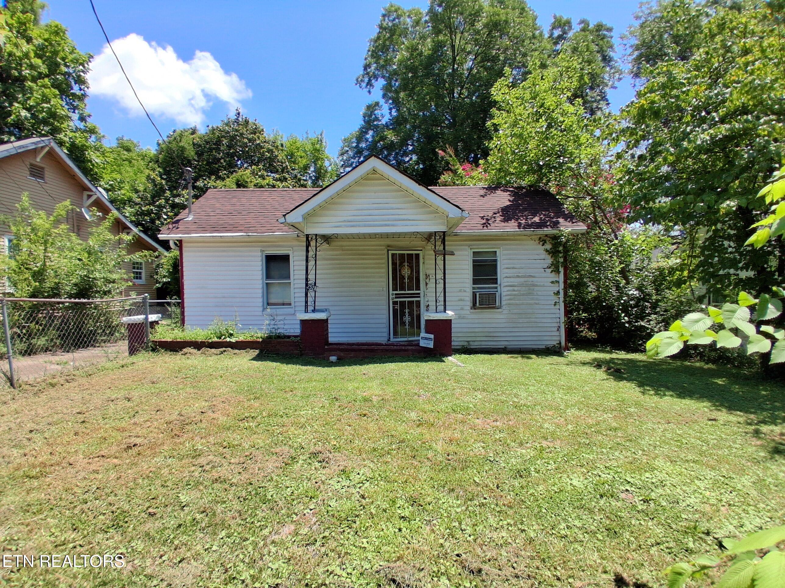 Photo 1 of 8 — 2528 Selma Ave, Knoxville, TN 37914