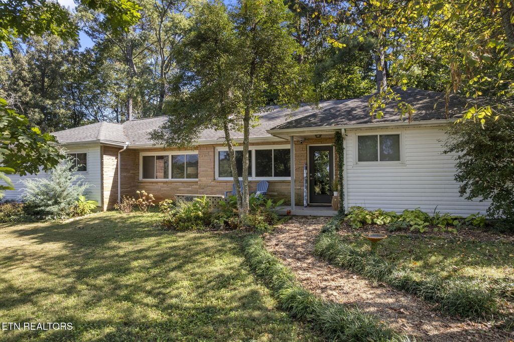 Photo of 1108 Sharon Rd, Knoxville, TN 37919 (MLS # 1315246)