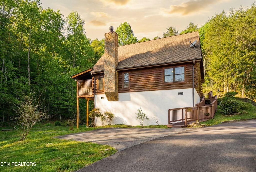 Photo of 1627 Eagle Springs Rd, Sevierville, TN 37876 (MLS # 1327253)