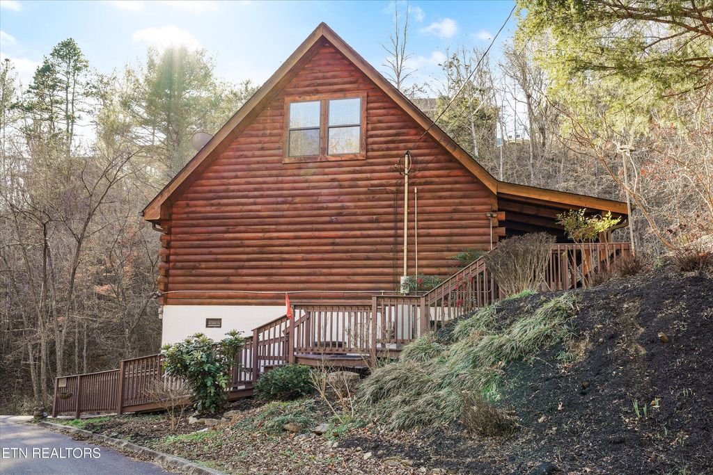 Photo of 1627 Eagle Springs Rd, Sevierville, TN 37876 (MLS # 1327253)