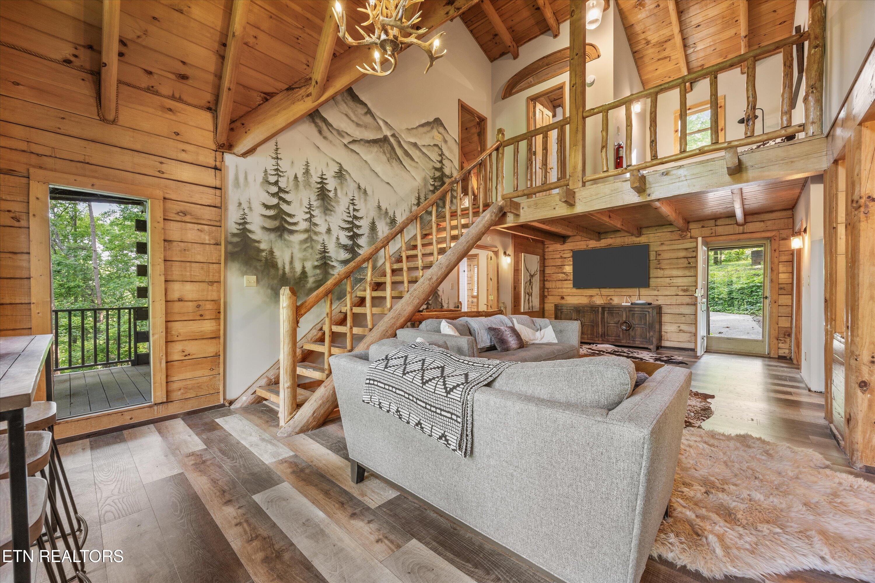 212 & 216 Parkline Way