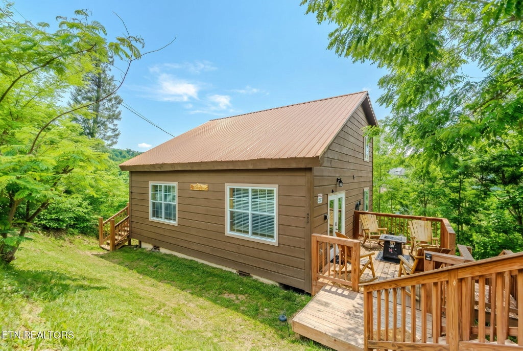 Photo of 625 Pinecrest Drive, Gatlinburg, TN 37738 (MLS # 1344268)