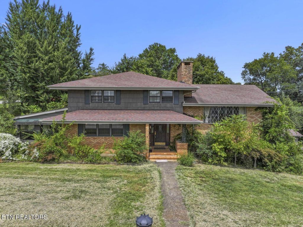 Photo of 212 W Central Ave, Sweetwater, TN 37874 (MLS # 1326489)