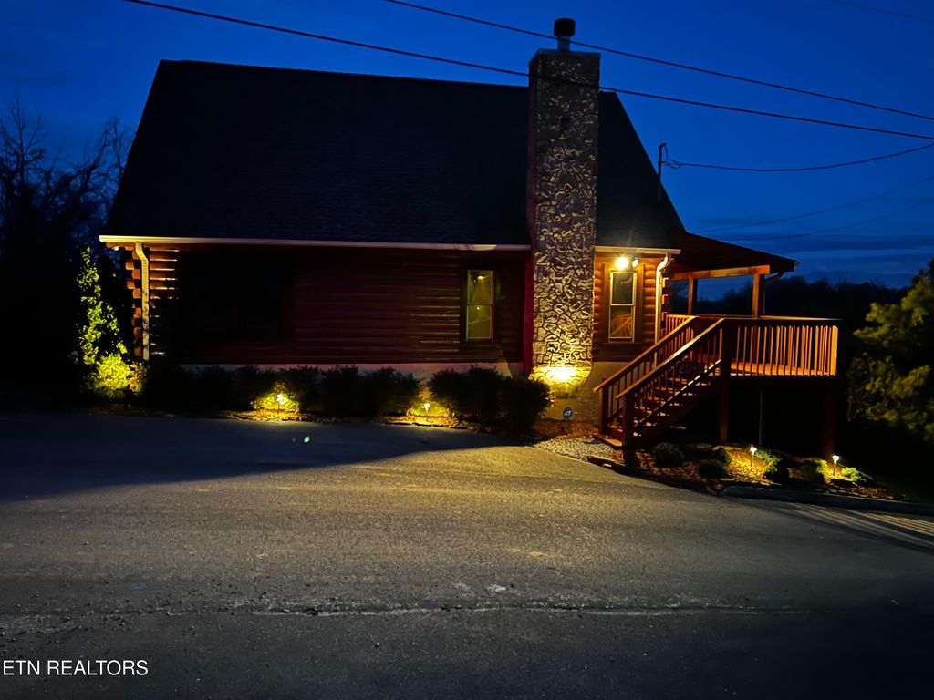 Photo of 2048 Eagle Feather Drive, Sevierville, TN 37876 (MLS # 1331117)