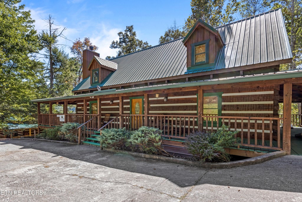 Photo of 1515 Bluff Ridge Rd, Sevierville, TN 37876 (MLS # 1357952)