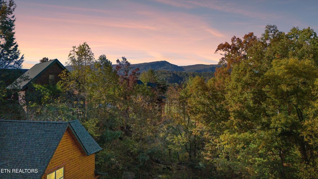 Photo of 2110 Valley Creek Way, Pigeon Forge, TN 37862 (MLS # 1280832)