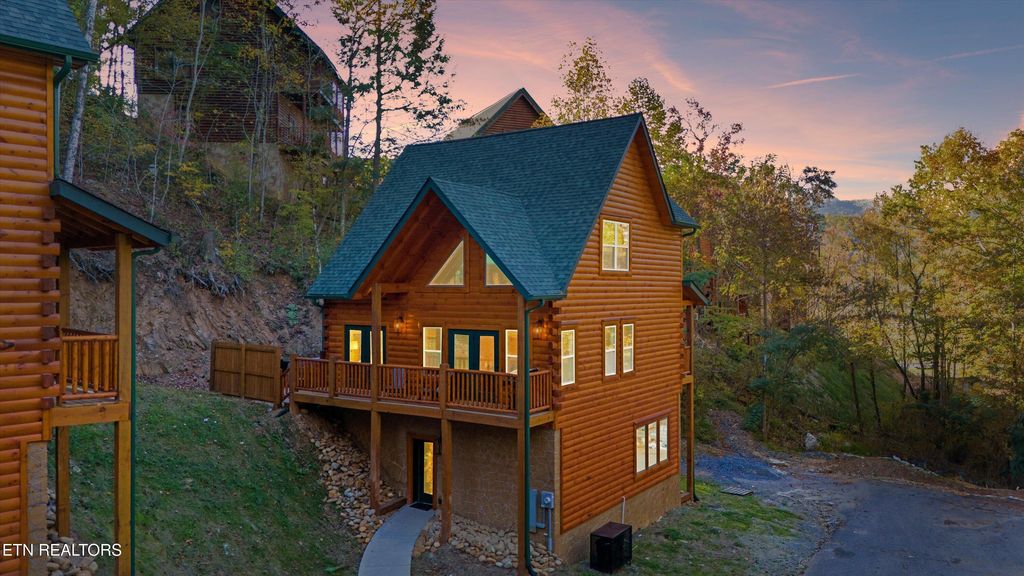 Photo of 2110 Valley Creek Way, Pigeon Forge, TN 37862 (MLS # 1280832)