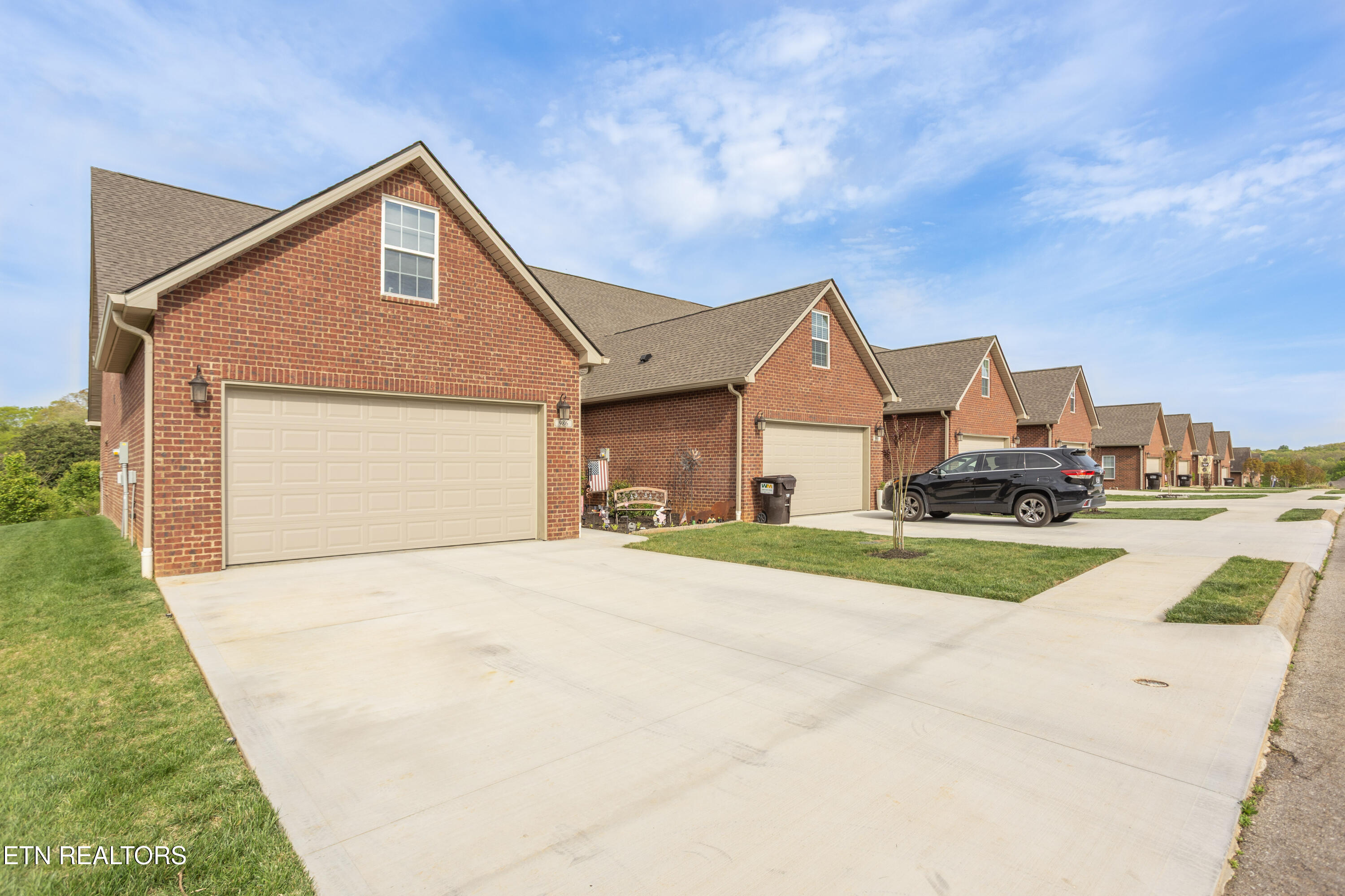 986 Meadow Walk Lane