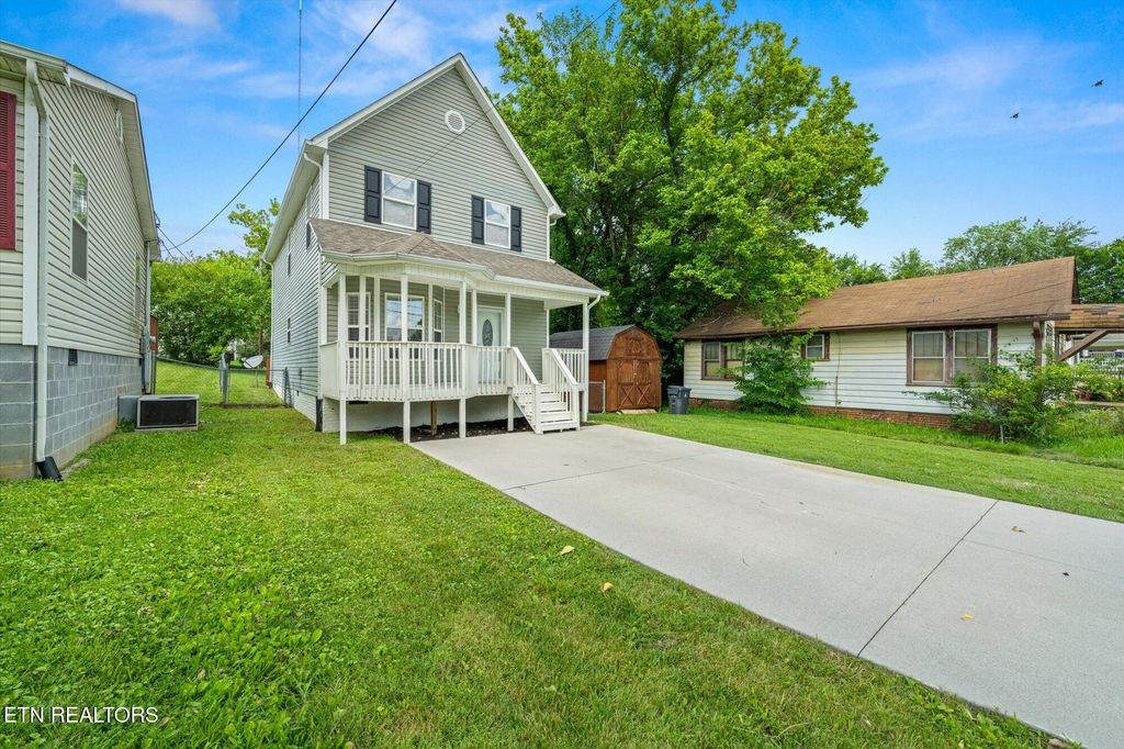 Photo of 425 Atlantic Ave, Knoxville, TN 37917 (MLS # 1328601)