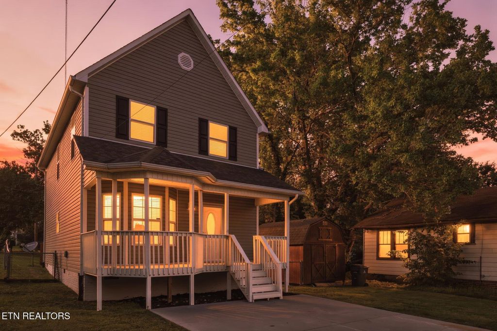 Photo of 425 Atlantic Ave, Knoxville, TN 37917 (MLS # 1328601)