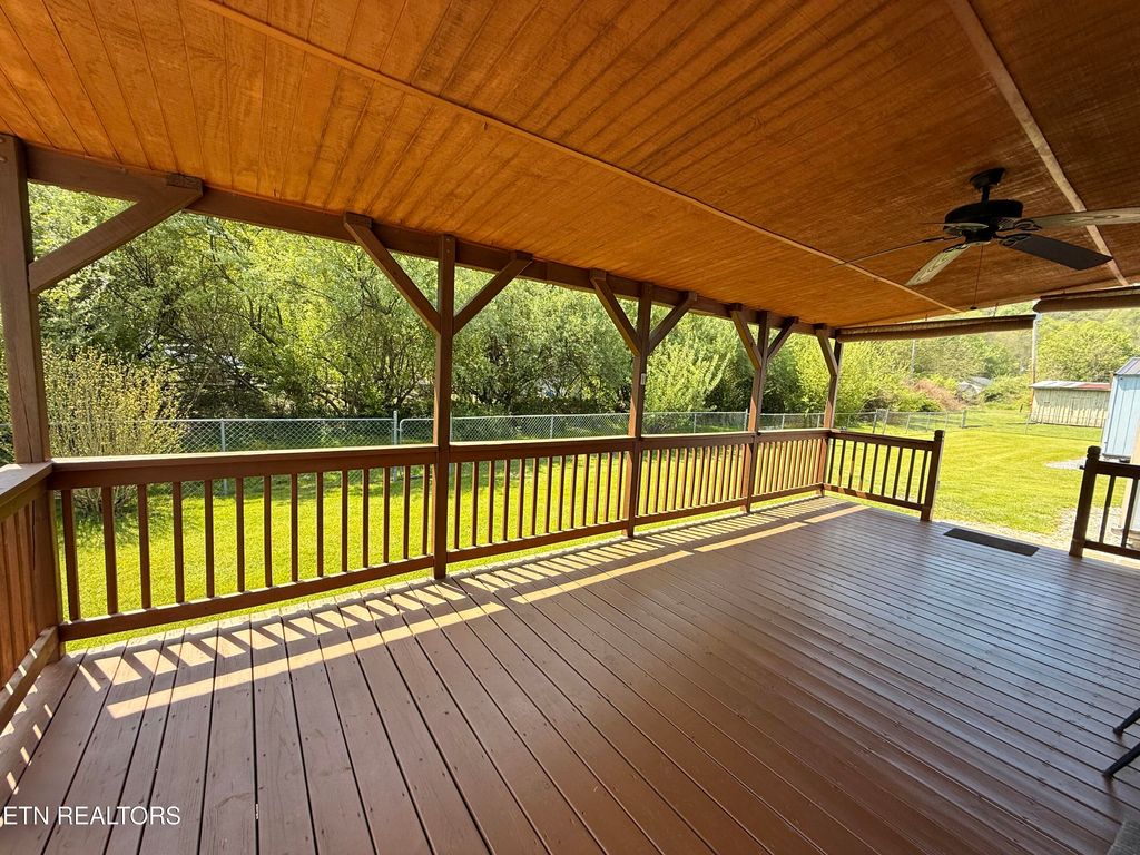Photo of 854 Oakdale St, Appalachia, VA 24216 (MLS # 1338776)