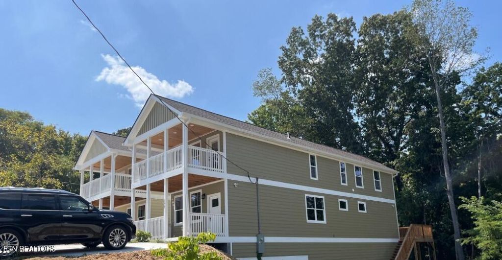 Photo of 172 W Meeting St, Dandridge, TN 37725 (MLS # 1331364)