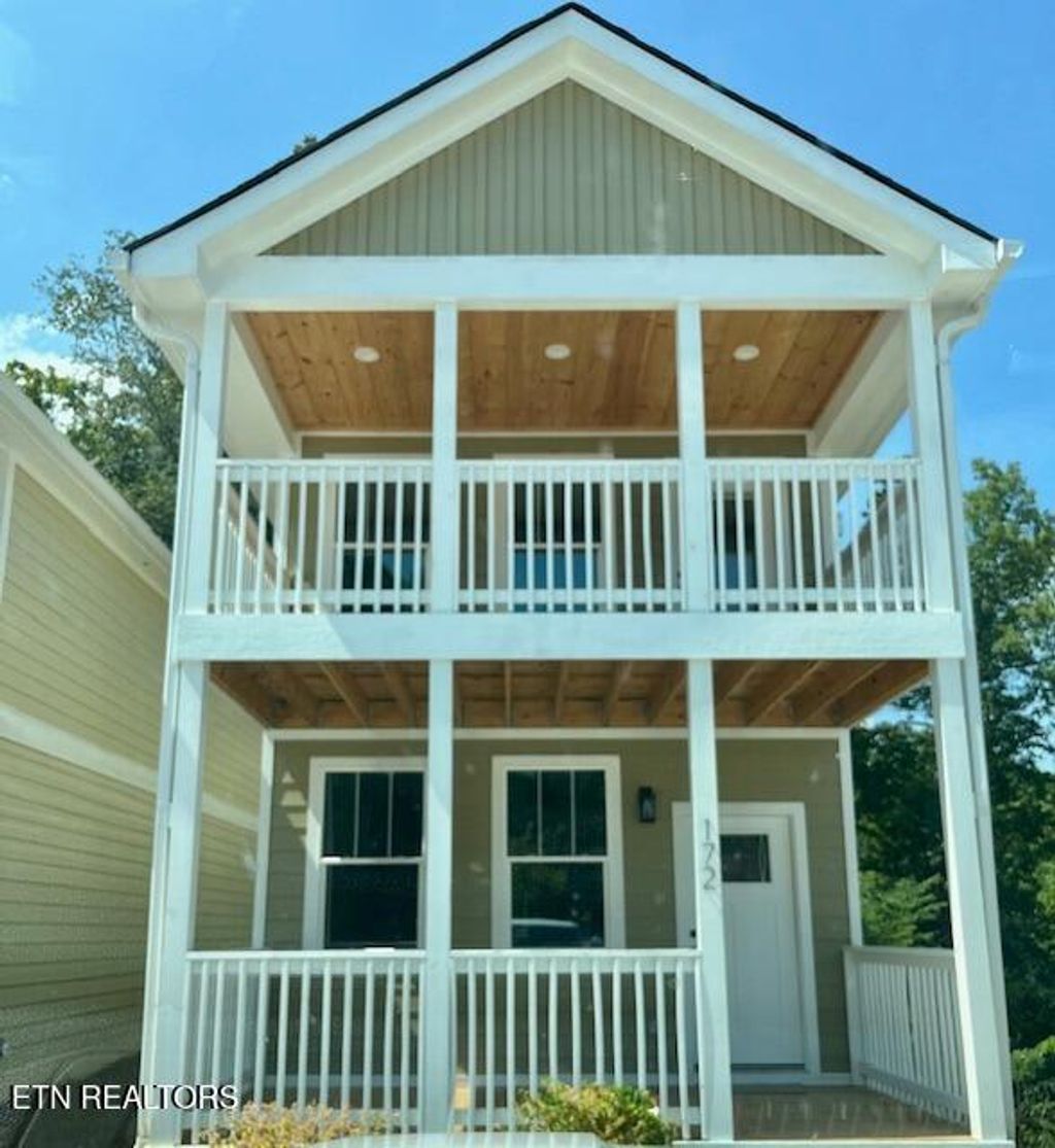 Photo of 172 W Meeting St, Dandridge, TN 37725 (MLS # 1331364)