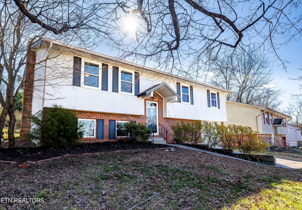 Photo of 2018 Swarthmore Lane, Maryville, TN 37804 (MLS # 1327111)