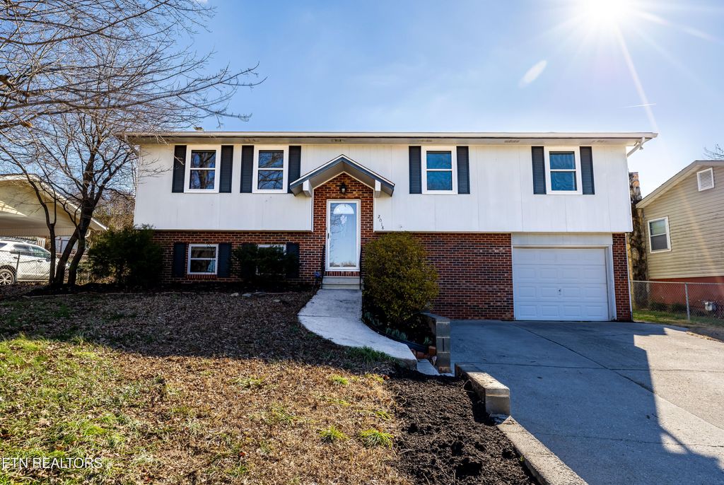 Photo of 2018 Swarthmore Lane, Maryville, TN 37804 (MLS # 1327111)