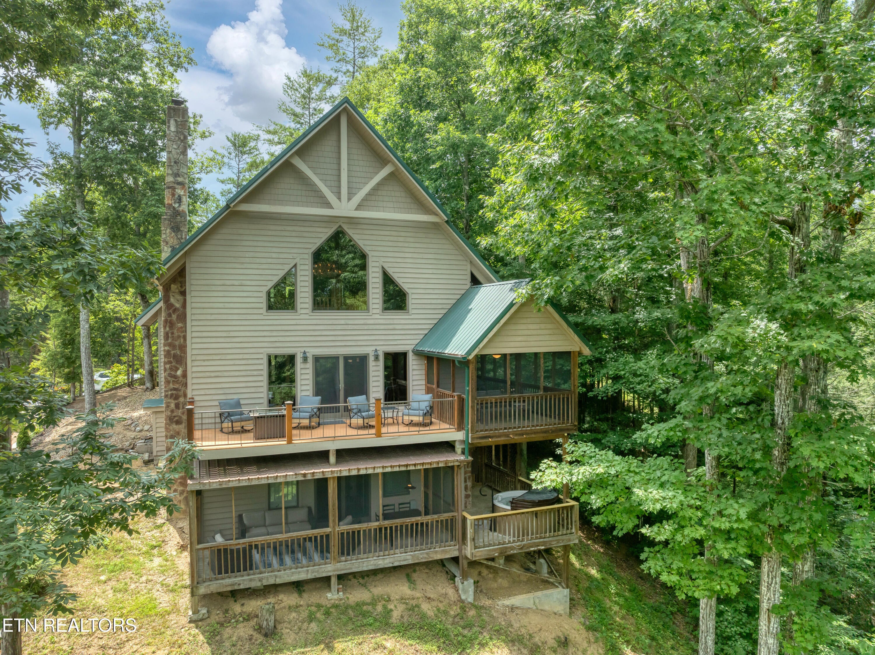 374 Laurel Rd