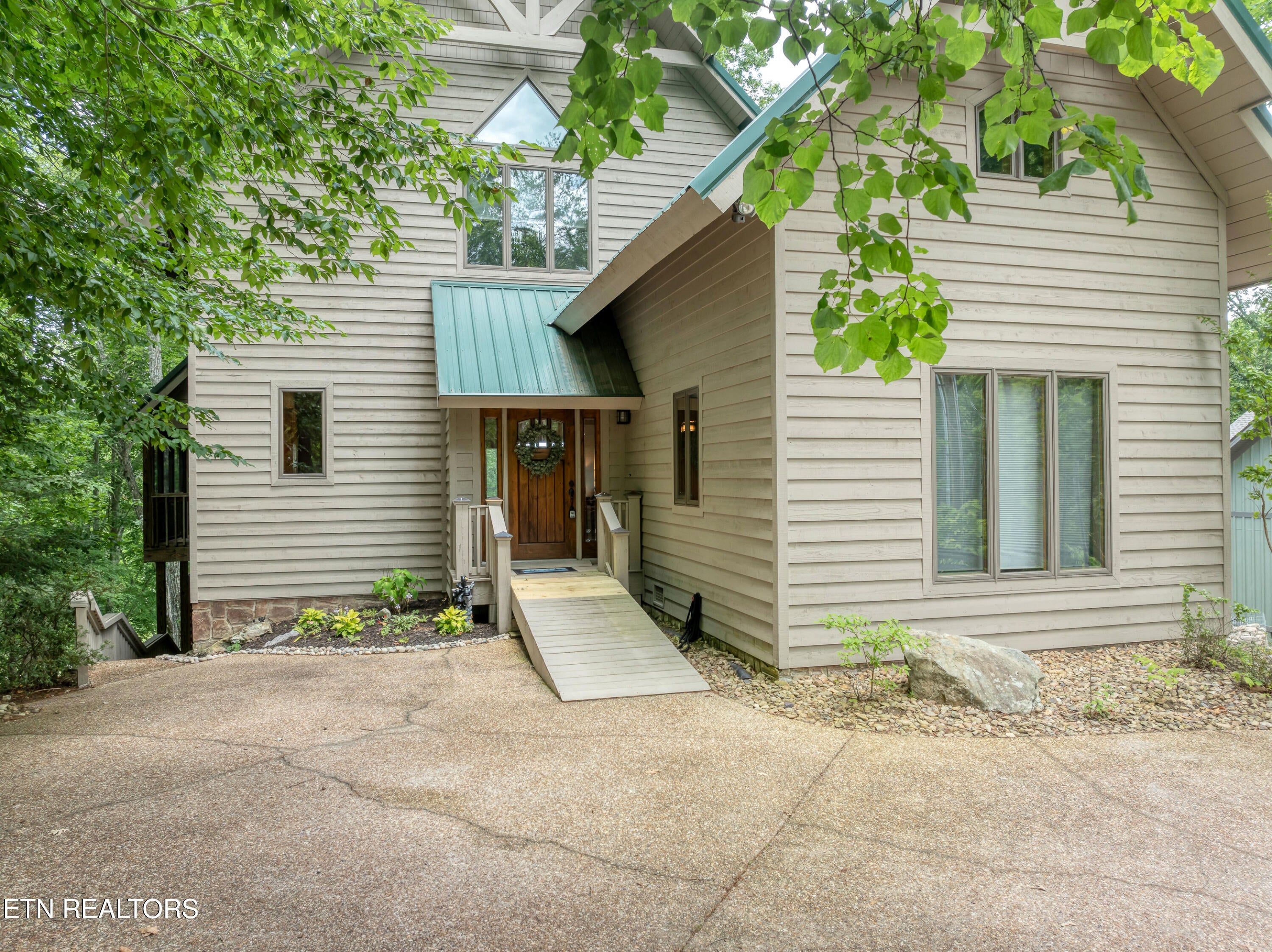 374 Laurel Rd
