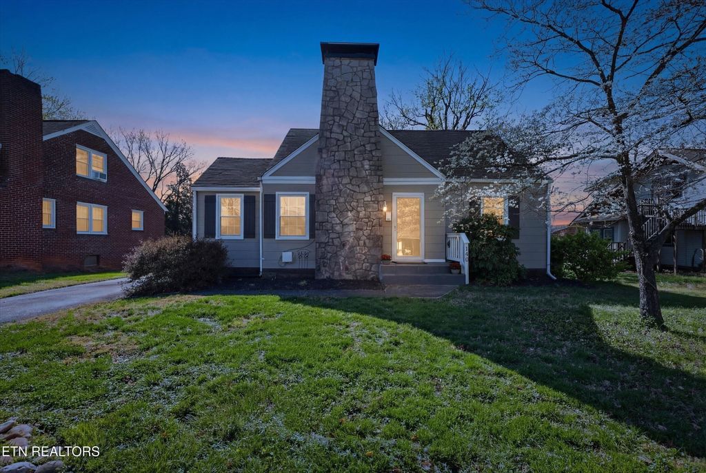Photo of 140 Hillcrest Drive, Knoxville, TN 37918 (MLS # 1335036)