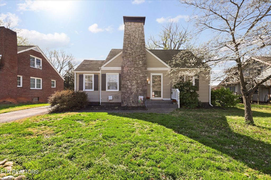 Photo of 140 Hillcrest Drive, Knoxville, TN 37918 (MLS # 1335036)