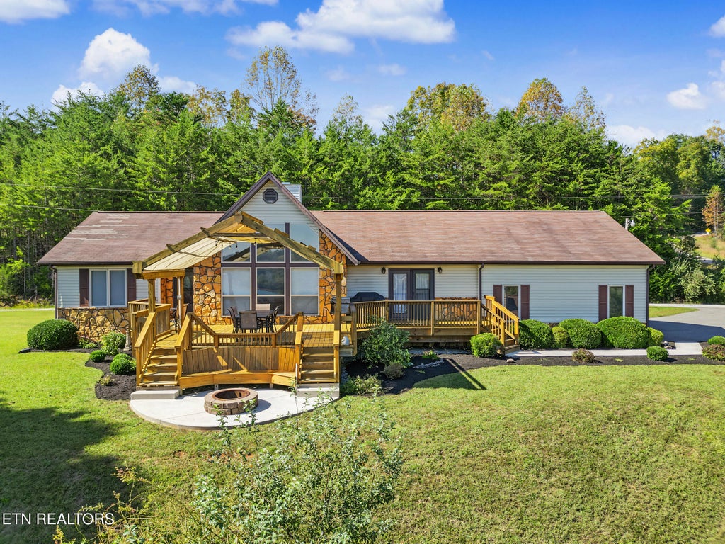 Photo of 257 Mariner Point Rd, LaFollette, TN 37766 (MLS # 1358838)