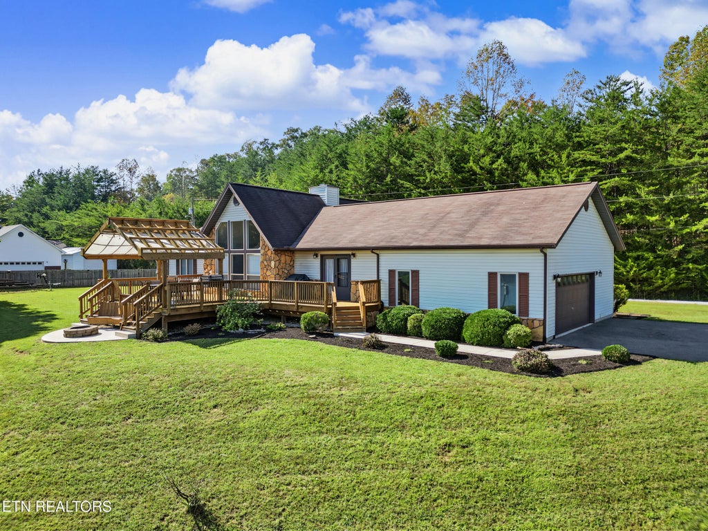 Photo of 257 Mariner Point Rd, LaFollette, TN 37766 (MLS # 1358838)