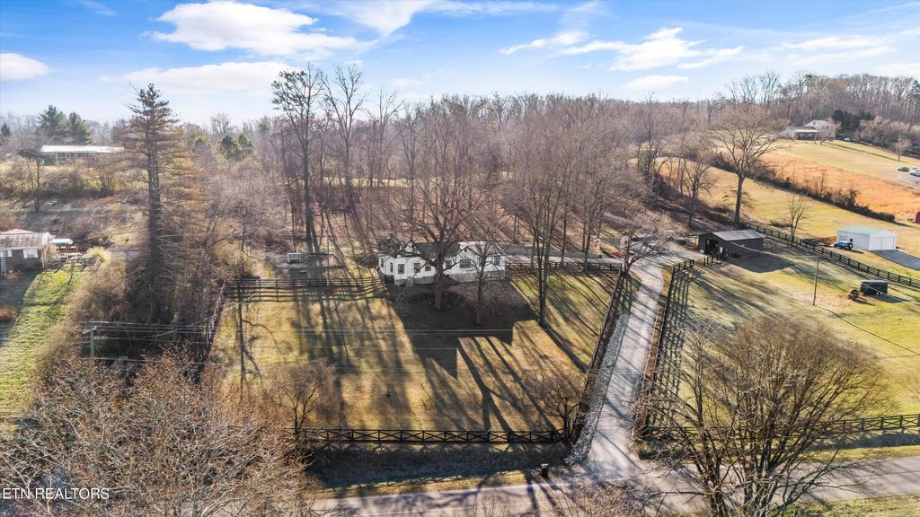 Photo of 183 Laurel Rd, Clinton, TN 37716 (MLS # 1326454)