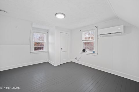 Tiny photo for 183 Laurel Rd, Clinton, TN 37716 (MLS # 1326454)