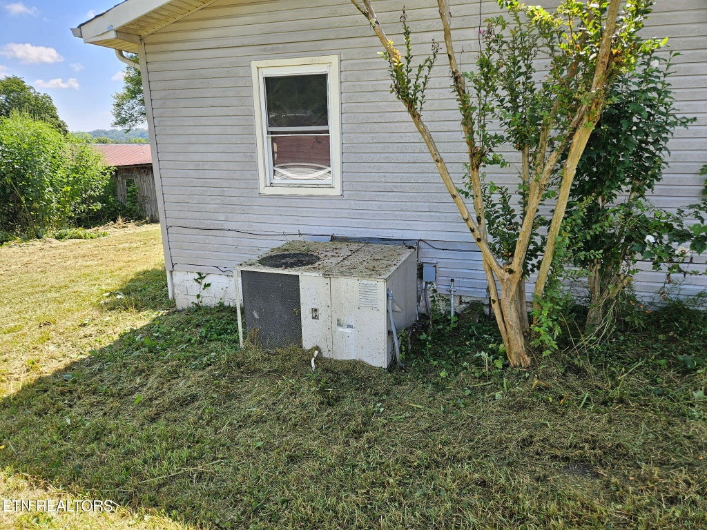 Photo of 145 Crabtree Lane, Caryville, TN 37714 (MLS # 1354338)