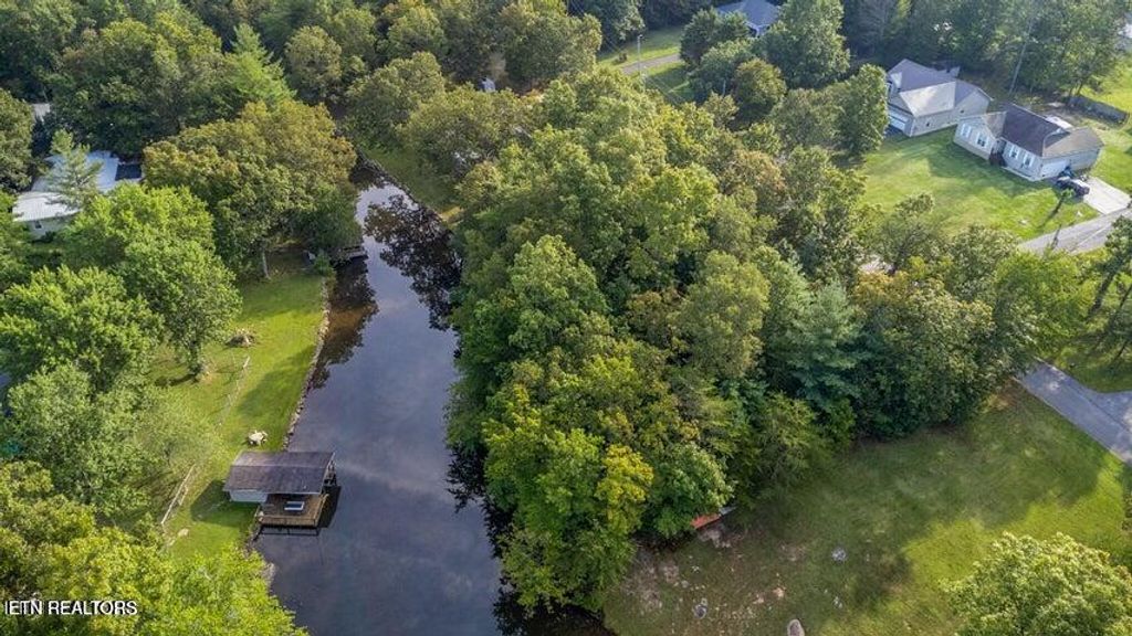 Photo of 1564 E Cherokee Rd, Crossville, TN 38572 (MLS # 1318702)