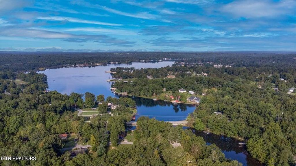 Photo of 1564 E Cherokee Rd, Crossville, TN 38572 (MLS # 1318702)