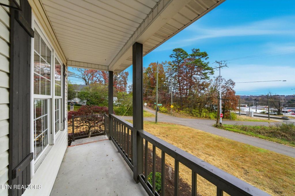 Photo of 1212 Karnes Ave, Knoxville, TN 37917 (MLS # 1322253)