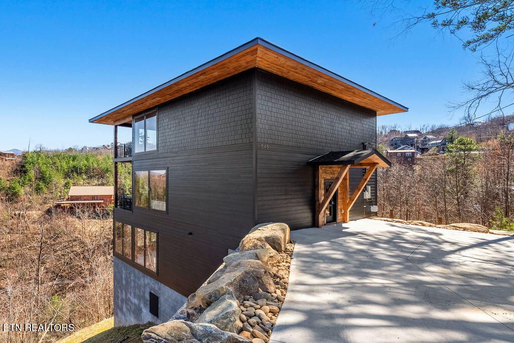 Photo of 545 Edgewood Drive, Gatlinburg, TN 37738 (MLS # 1332778)