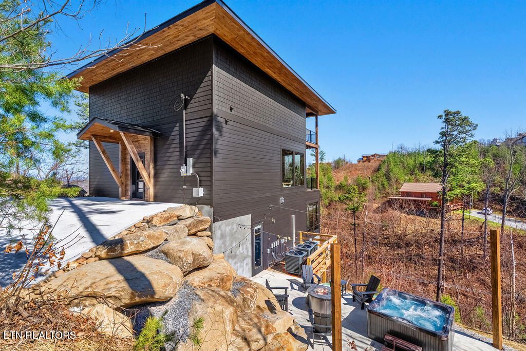 Photo of 545 Edgewood Drive, Gatlinburg, TN 37738 (MLS # 1332778)