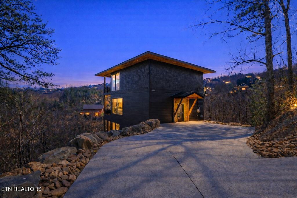 Photo of 545 Edgewood Drive, Gatlinburg, TN 37738 (MLS # 1332778)