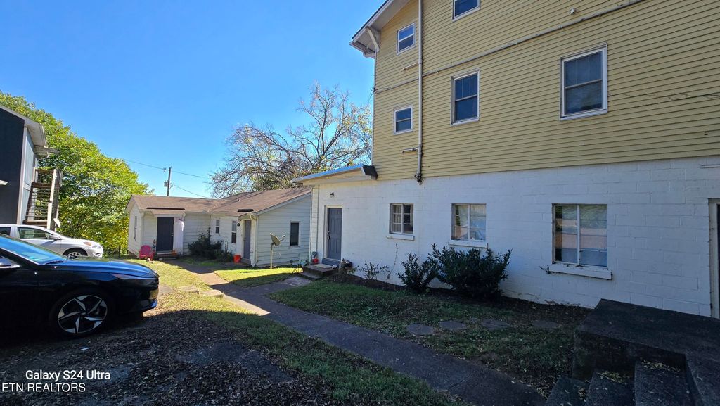 Photo of 1412 Armstrong Ave #1, Knoxville, TN 37917 (MLS # 1336454)