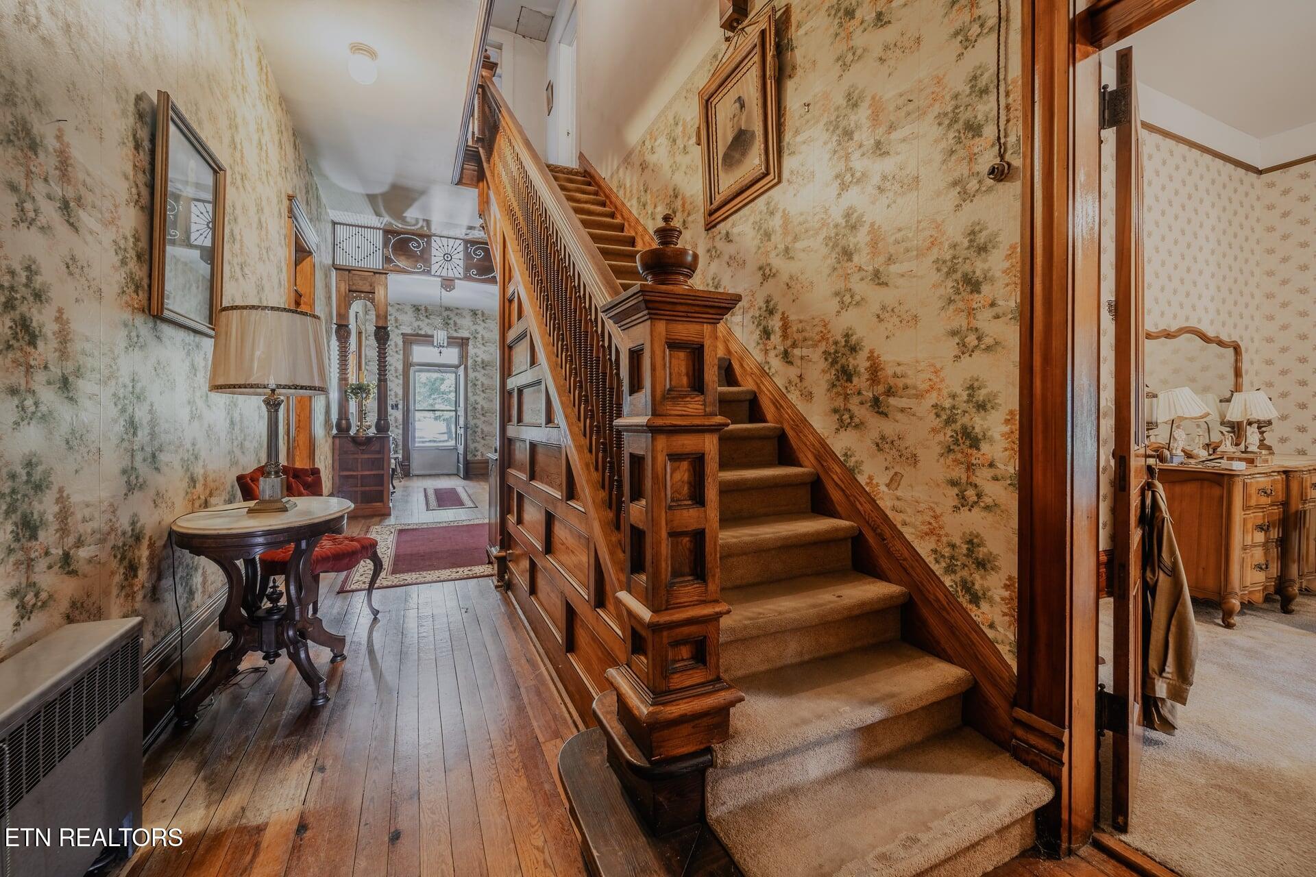 438 E Main St