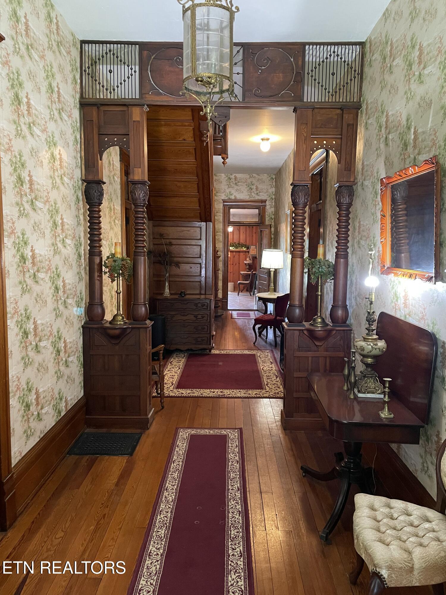 438 E Main St