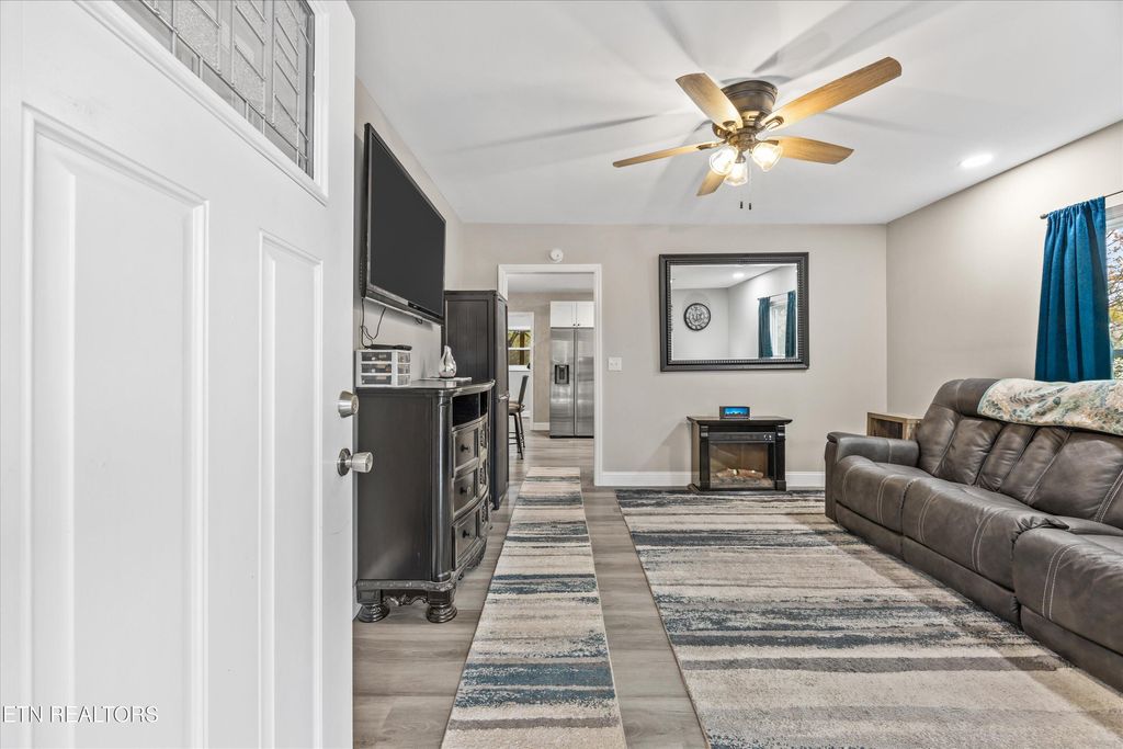 Photo of 1305 N Jackson St, Athens, TN 37303 (MLS # 1325392)