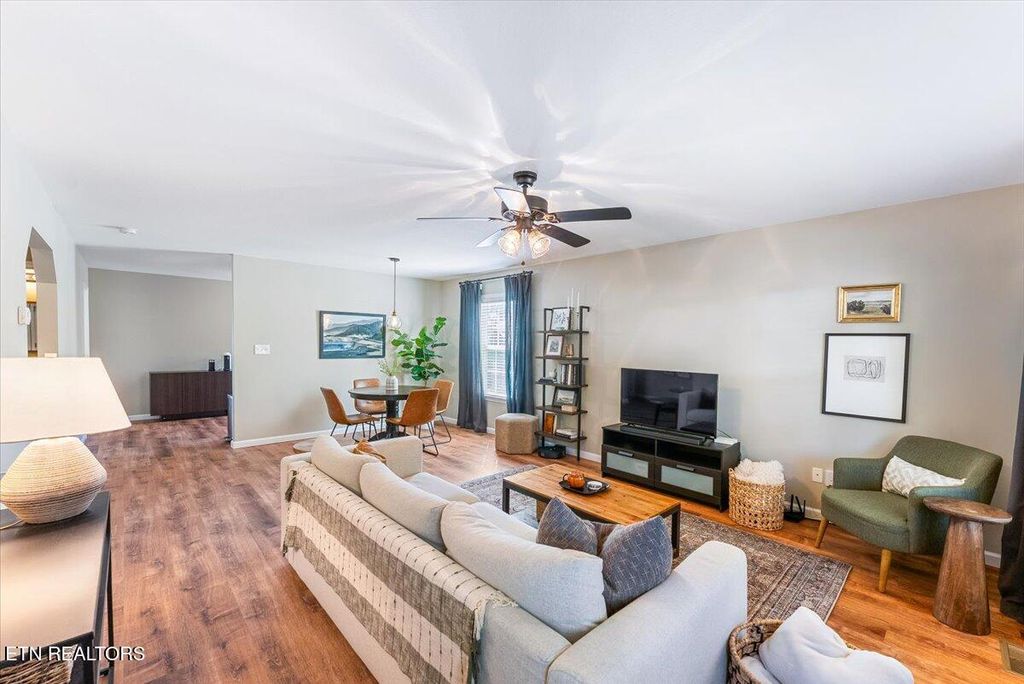 Photo of 2510 Bernhurst Drive, Knoxville, TN 37918 (MLS # 1325153)