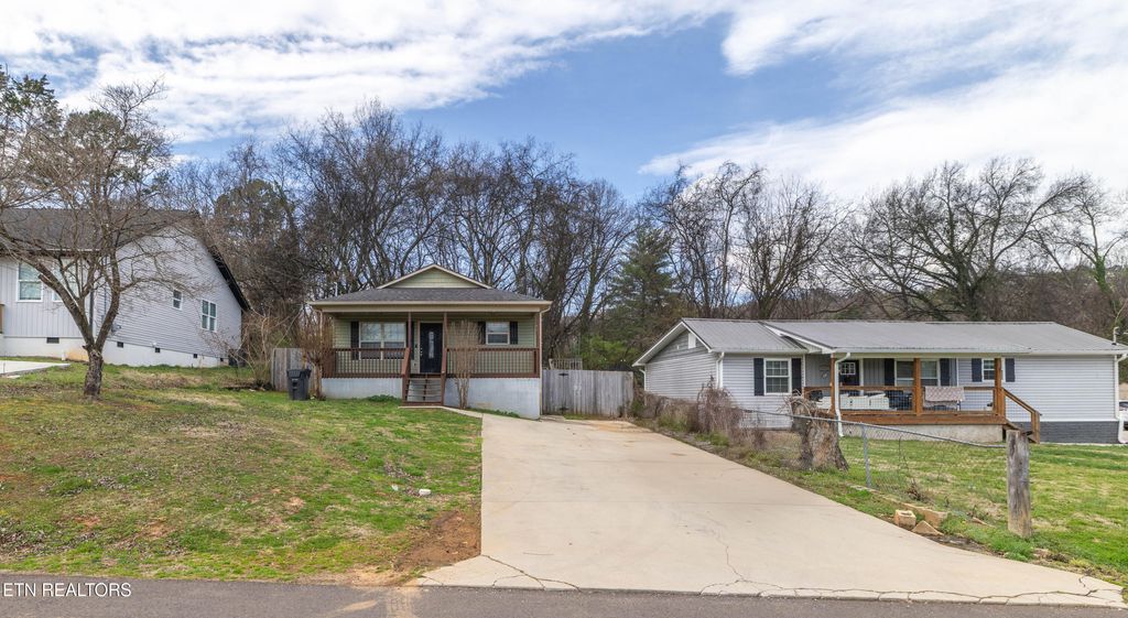 Photo of 2013 Paris Rd, Knoxville, TN 37912 (MLS # 1332170)