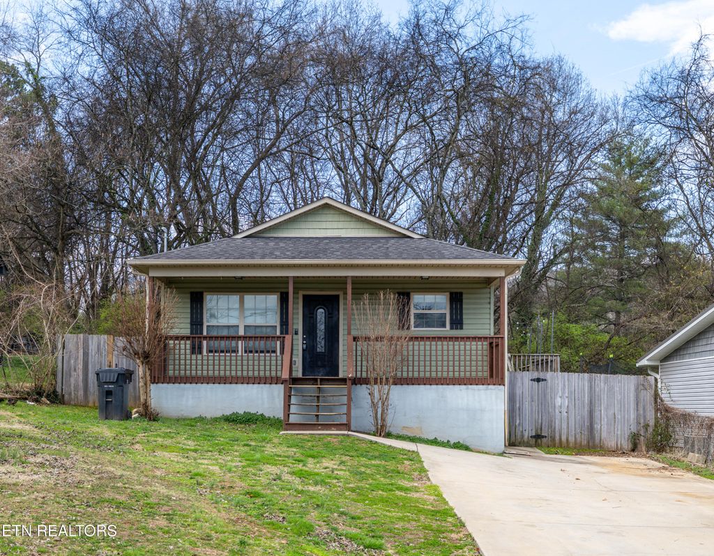 Photo of 2013 Paris Rd, Knoxville, TN 37912 (MLS # 1332170)