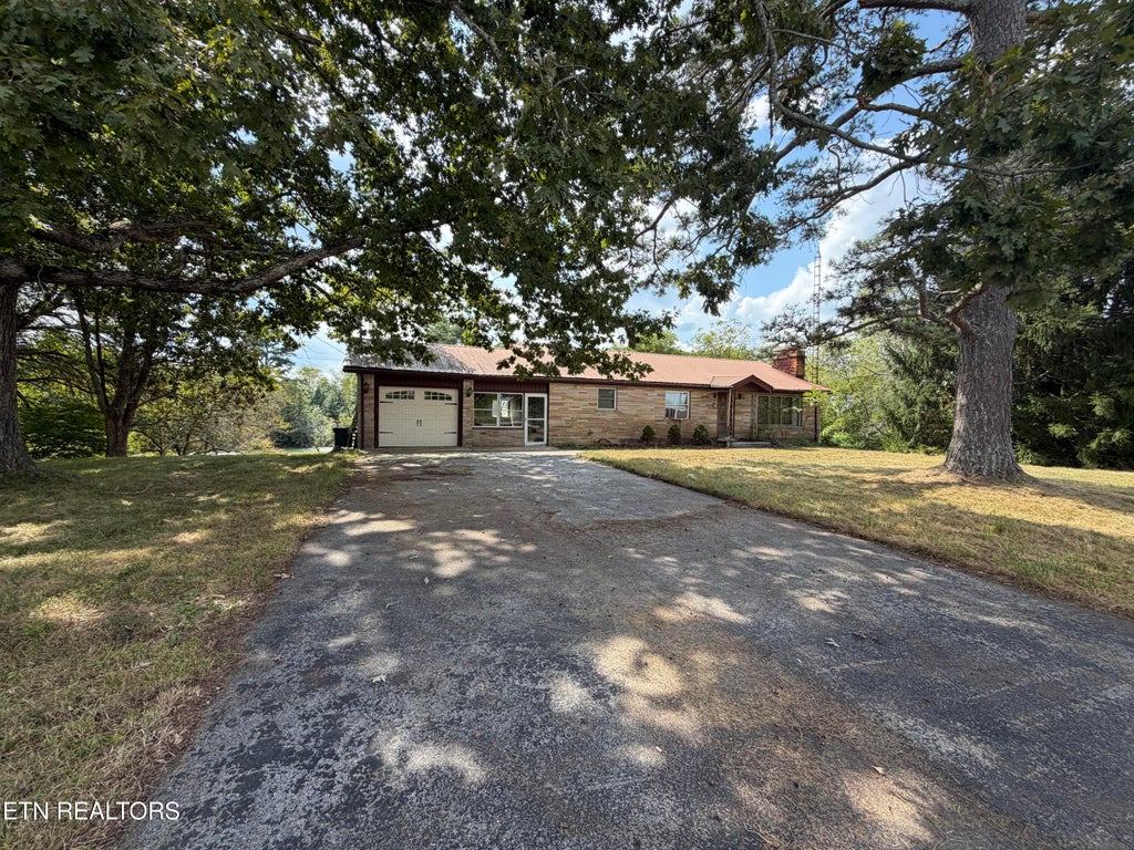 Photo of 6111 Nashville Hwy, Deer Lodge, TN 37726 (MLS # 1356108)