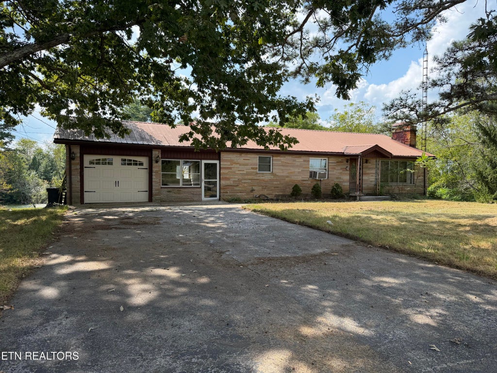Photo of 6111 Nashville Hwy, Deer Lodge, TN 37726 (MLS # 1356108)