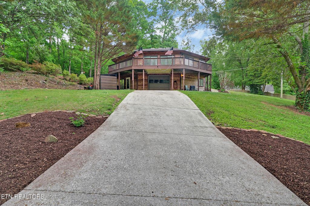 Photo of 335 Old Tacora Hills Rd, Clinton, TN 37716 (MLS # 1339030)