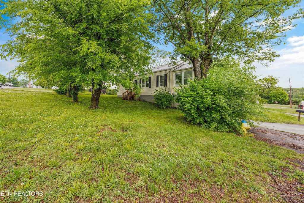 Photo of 835 E Lincoln Rd, Alcoa, TN 37701 (MLS # 1339420)
