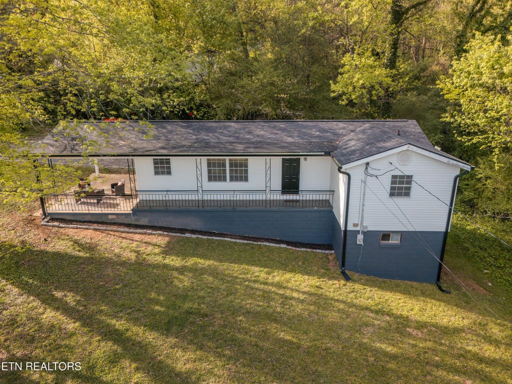 Photo of 501 Hollingsworth Lane, Clinton, TN 37716 (MLS # 1335922)
