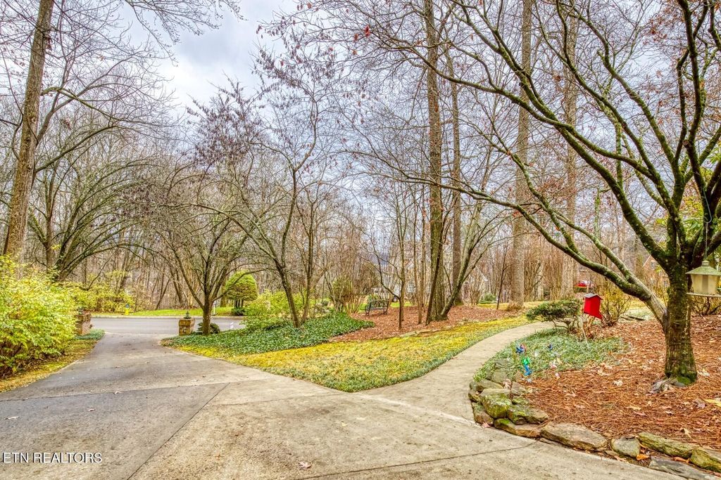Photo of 5227 Beverly Oaks Drive, Knoxville, TN 37918 (MLS # 1330308)